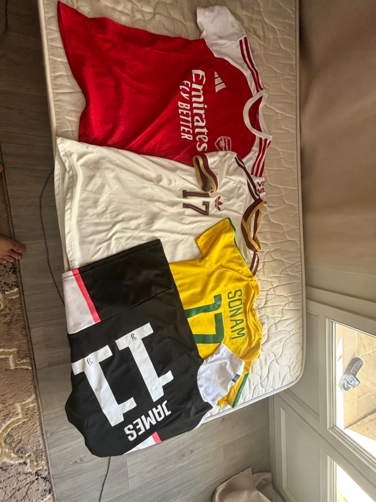ZUZSE customer feedback showing football jersey quality and satisfaction